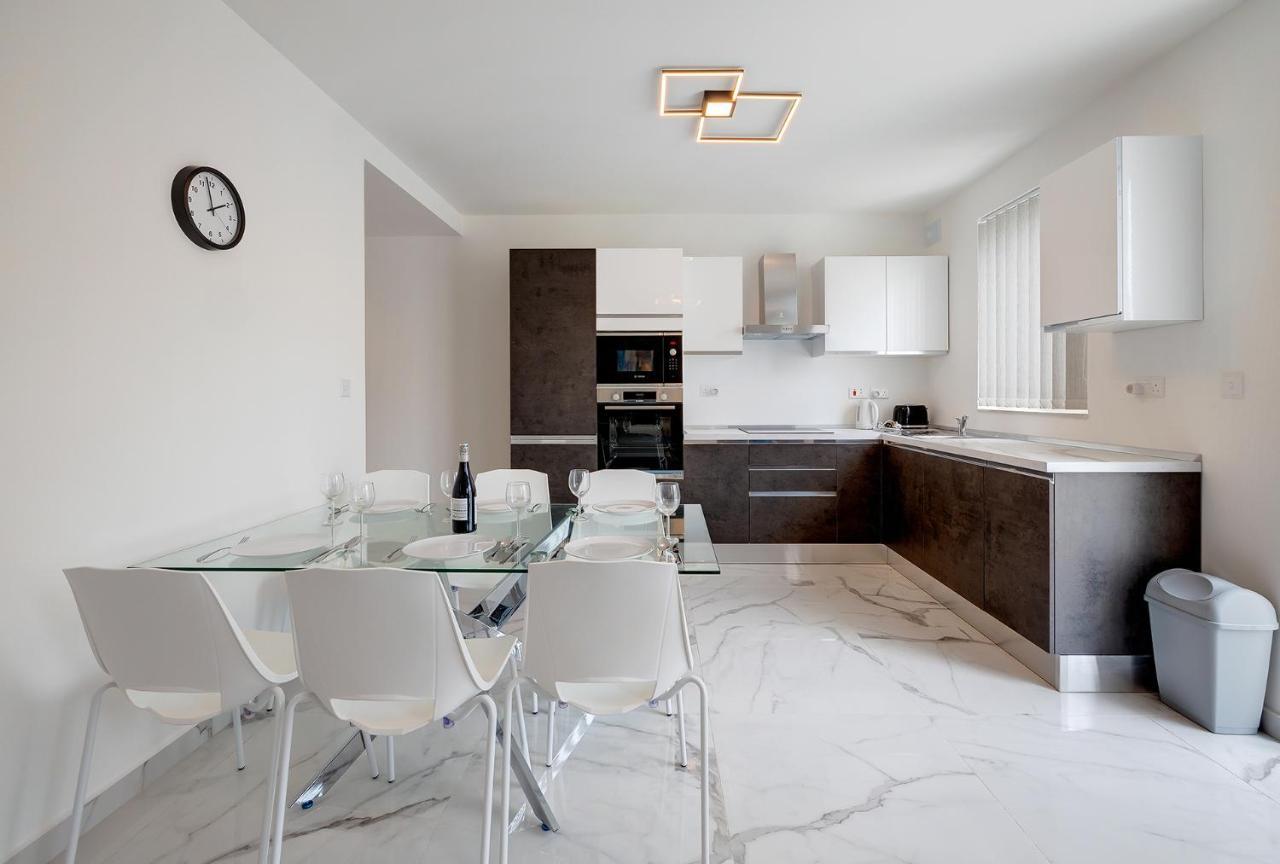 Stylish 2Br Apartment In Central St Julians Saint Julian's Екстериор снимка