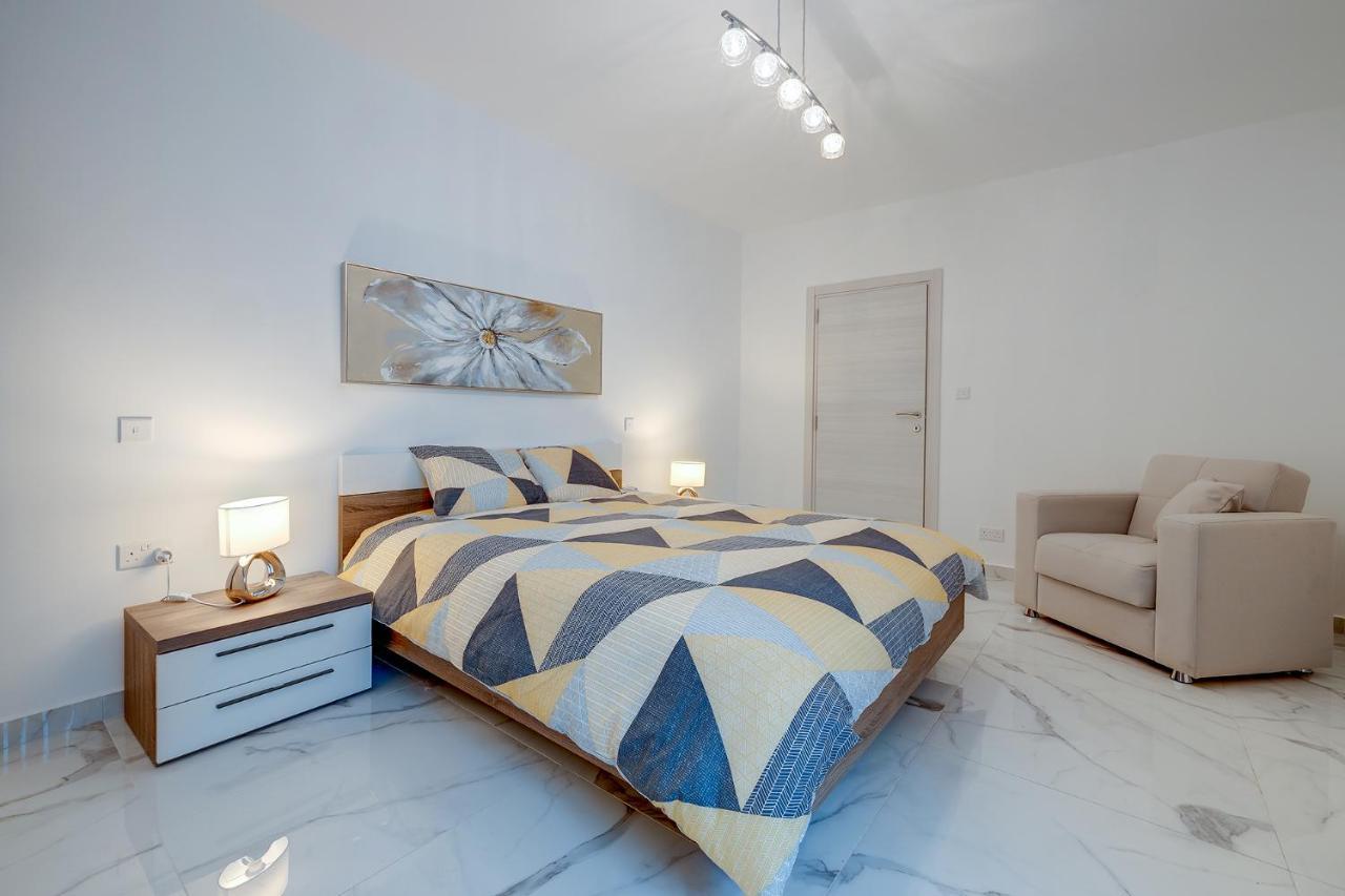 Stylish 2Br Apartment In Central St Julians Saint Julian's Екстериор снимка