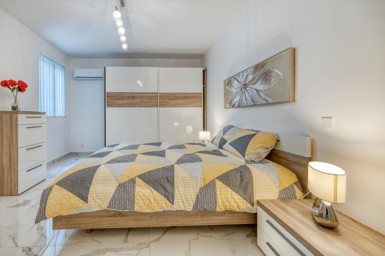 Stylish 2Br Apartment In Central St Julians Saint Julian's Екстериор снимка