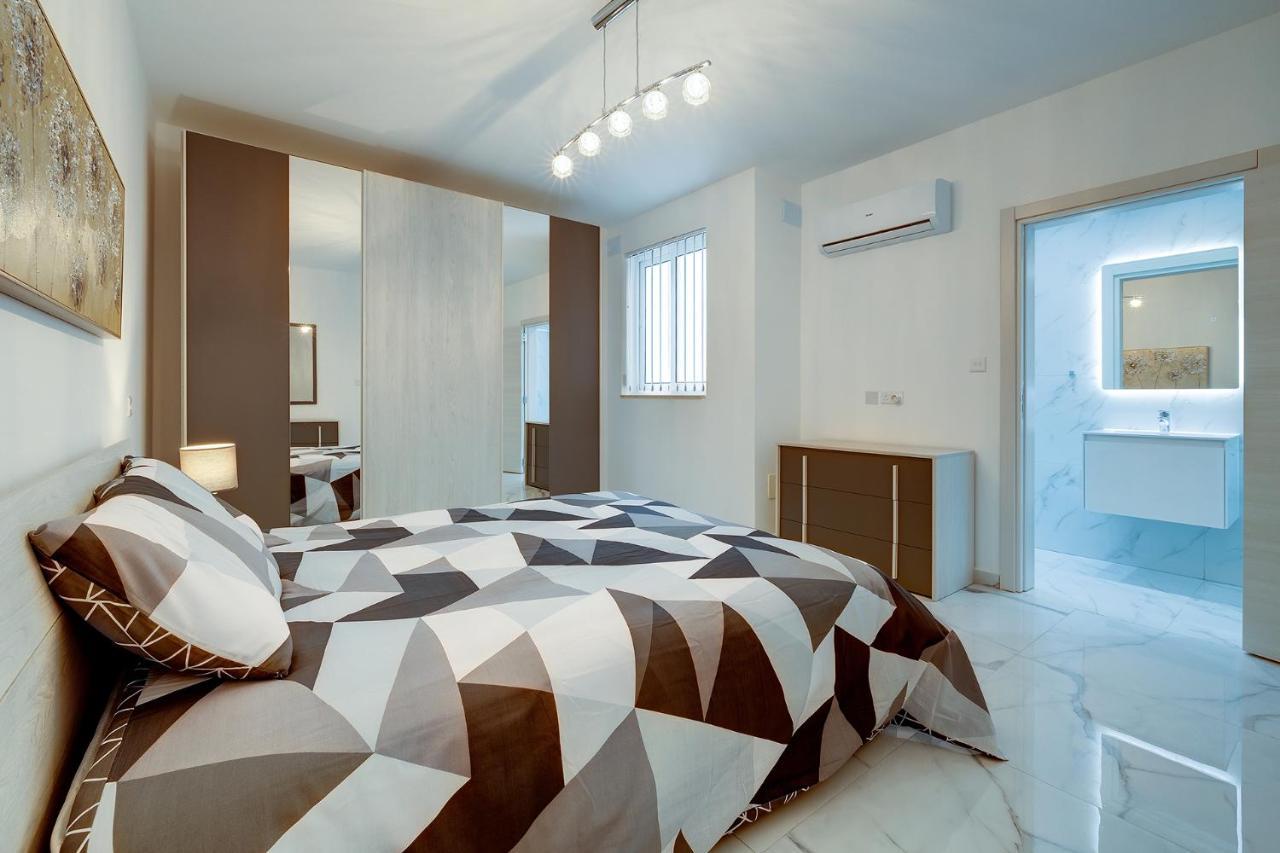 Stylish 2Br Apartment In Central St Julians Saint Julian's Екстериор снимка