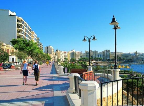 Stylish 2Br Apartment In Central St Julians Saint Julian's Екстериор снимка
