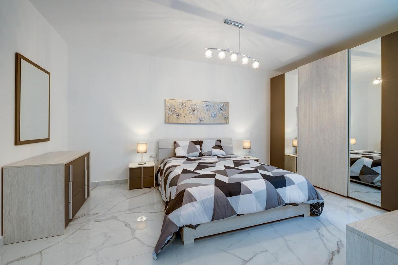 Stylish 2Br Apartment In Central St Julians Saint Julian's Екстериор снимка