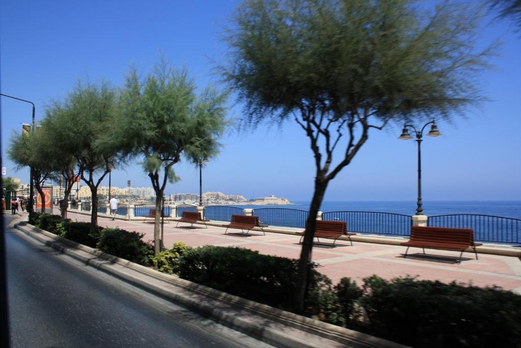 Stylish 2Br Apartment In Central St Julians Saint Julian's Екстериор снимка